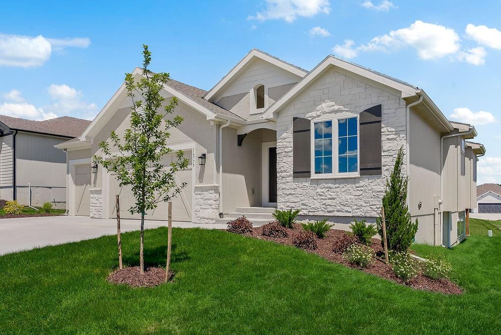 16775 S Hall St, Olathe, KS 66062