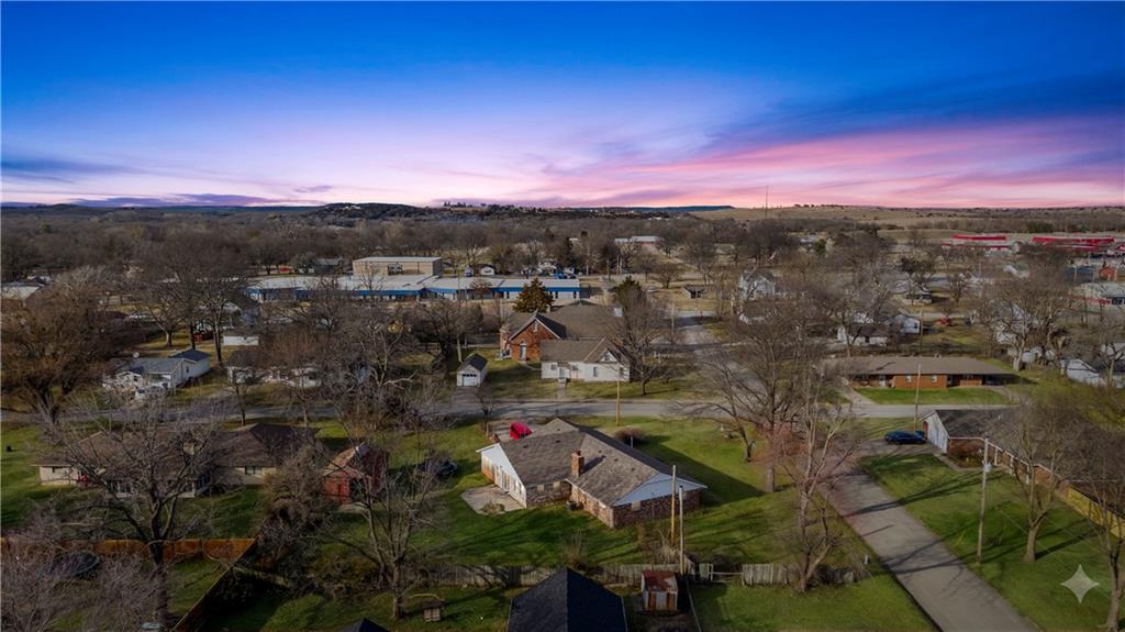 220 E 2nd Ave, Caney, KS 67333