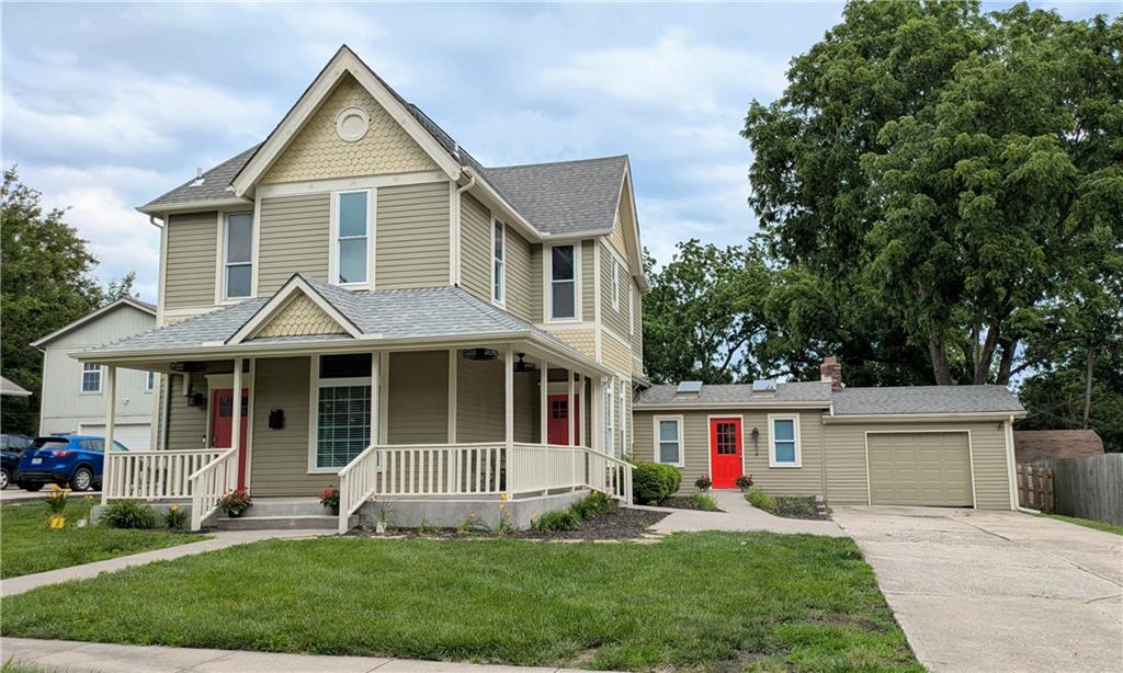 204 SE 1st St, Lee's Summit, MO 64063