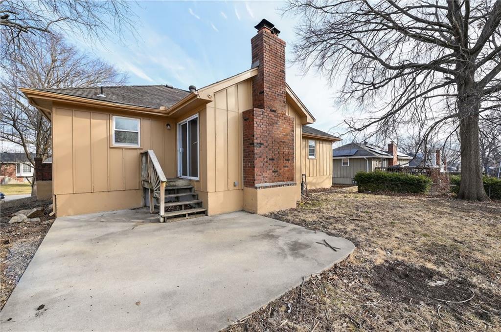 7509 E 127 St, Grandview, MO 64030