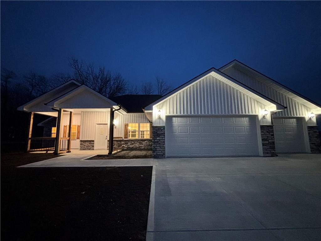 205 N Cedar St, Savannah, MO 64485