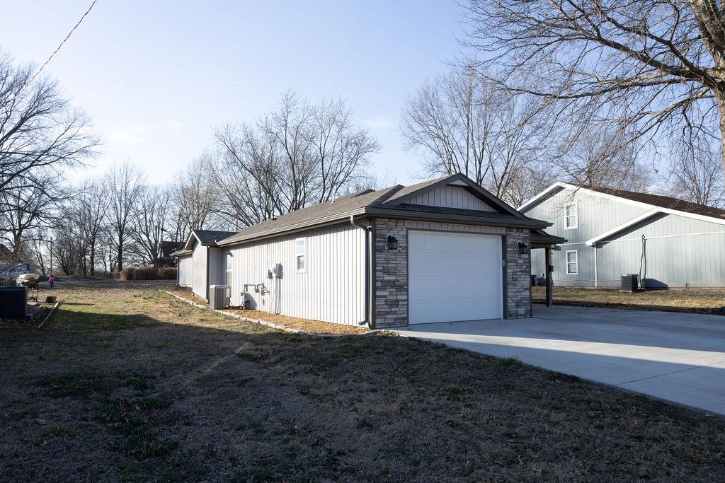 511 S 2nd St, Odessa, MO 64076