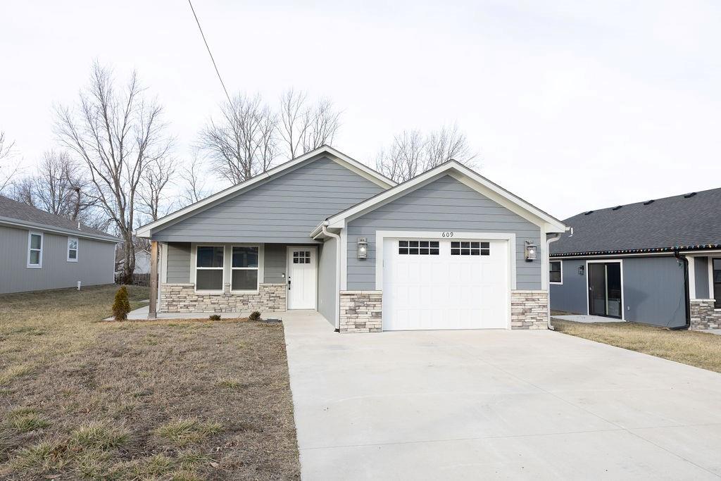 609 W Dryden St, Odessa, MO 64076