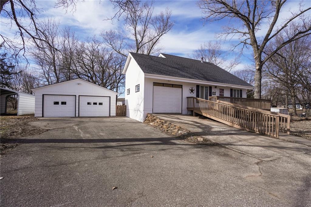 112 Walnut Ct, Perry, KS 66073