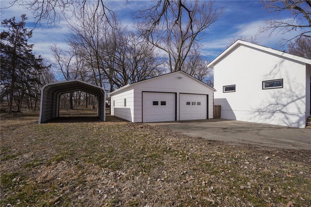 112 Walnut Ct, Perry, KS 66073