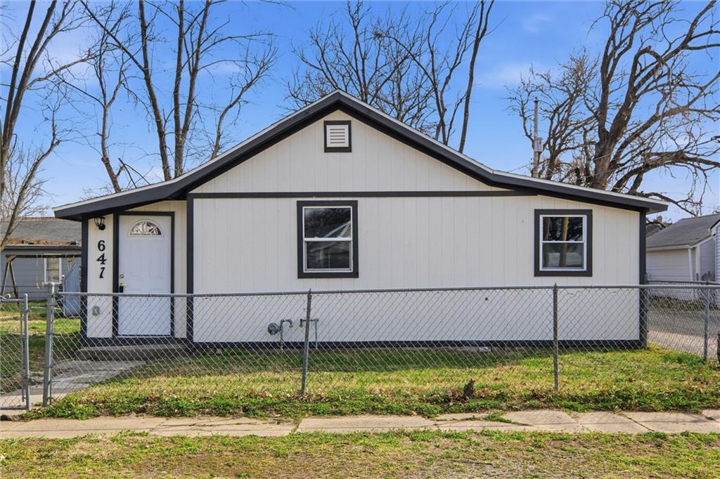 647 NE Grattan St, Topeka, KS 66616