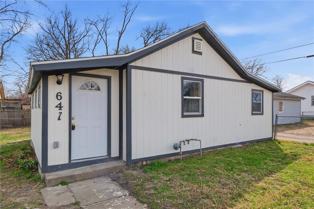 647 NE Grattan St, Topeka, KS 66616