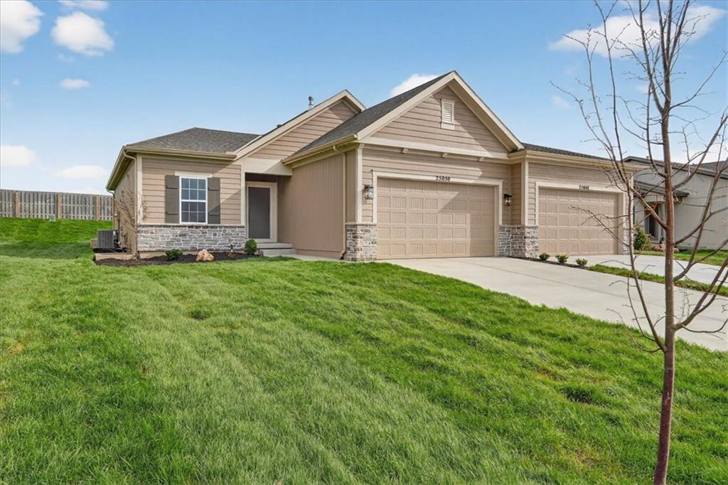 25050 W 94th Ter, Lenexa, KS 66227