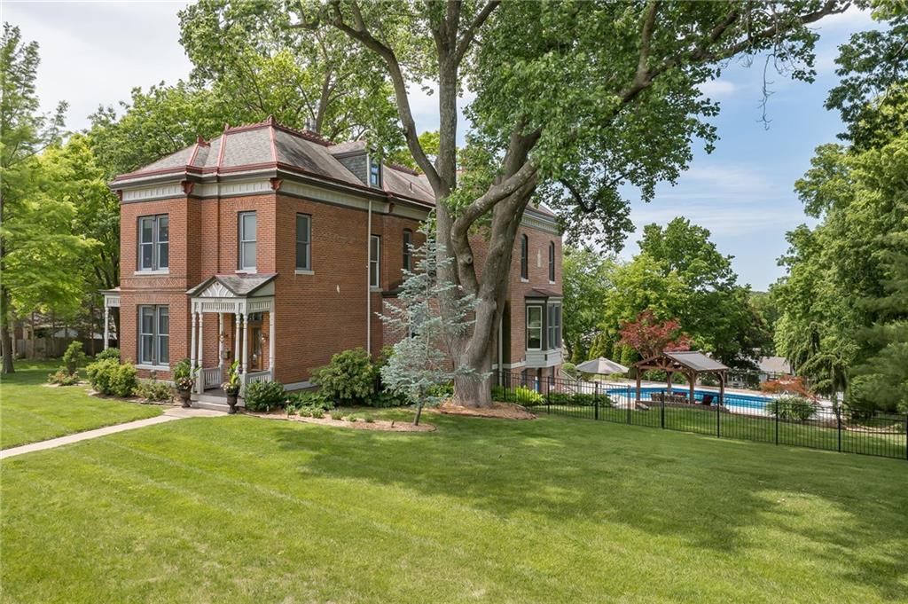 2204 Ashland Ave, St Joseph, MO 64506