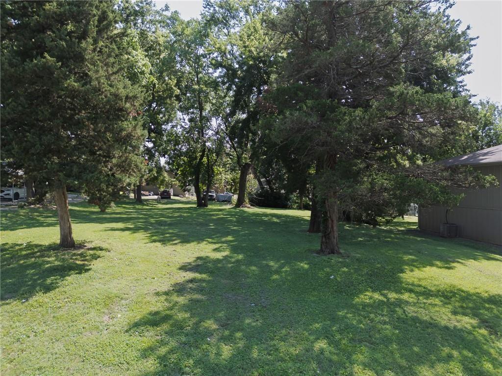 1913 Cleveland Ter, Leavenworth, KS 66048
