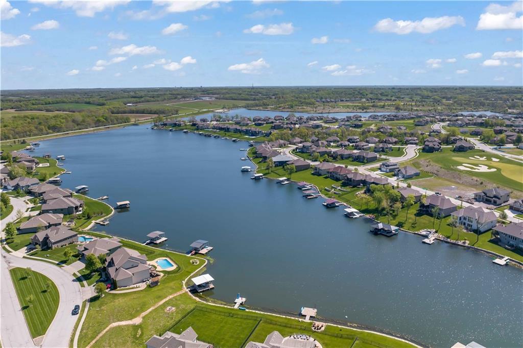 1559 Brompton Ln, Raymore, MO 64083