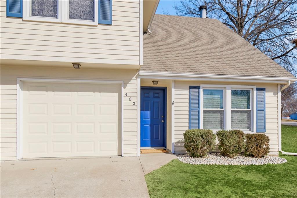 402 E 14th St, Kearney, MO 64060