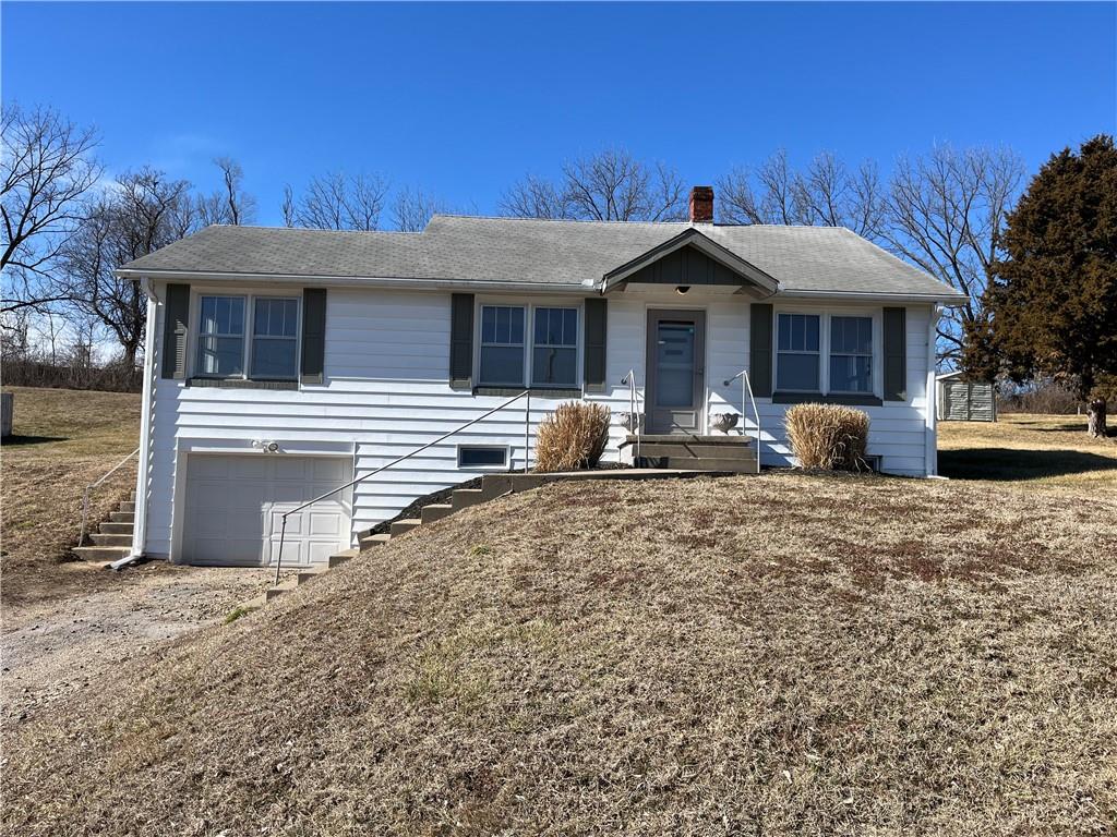 5518 Karrasch St, St Joseph, MO 64505
