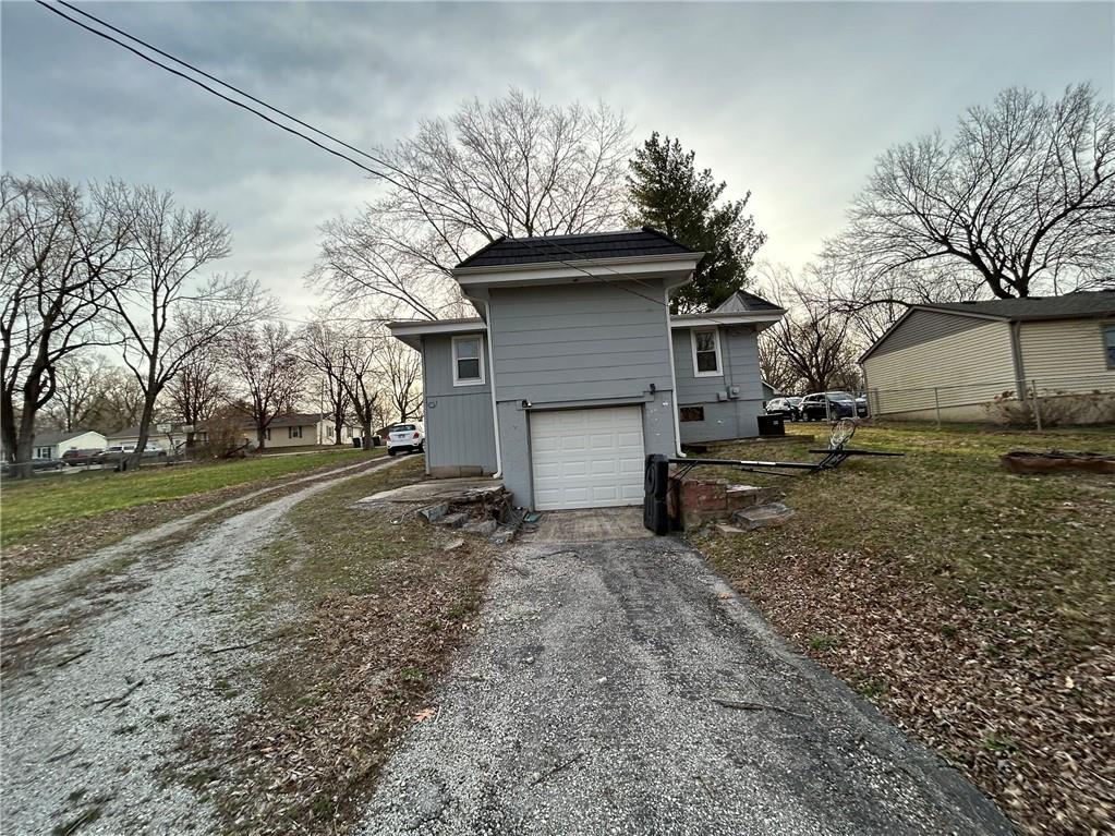 505 SW 18th St, Blue Springs, MO 64015