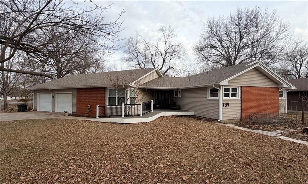 734 N Leonard St, Girard, KS 66743
