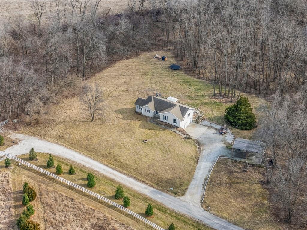 26965 Smithers Ln, Weston, MO 64098