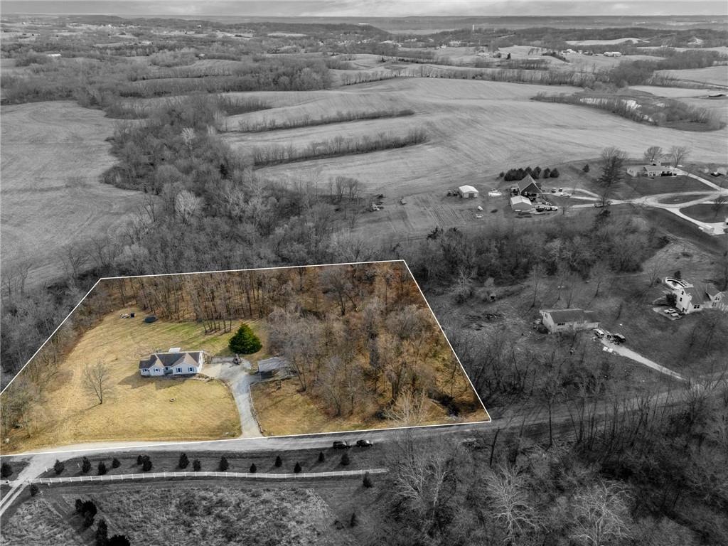 26965 Smithers Ln, Weston, MO 64098
