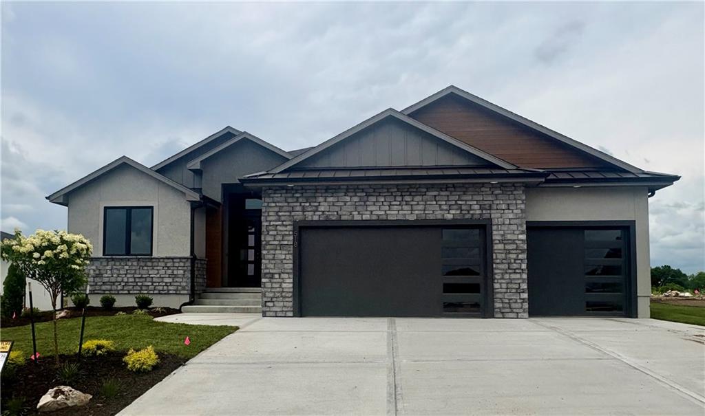 518 Bentwater Dr, Raymore, MO 64083