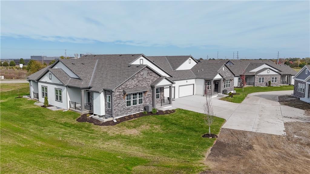 135 S Diane Dr, Olathe, KS 66061