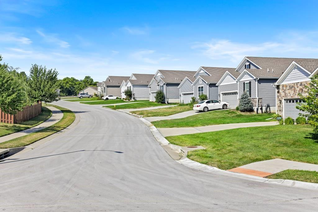 1153 SW Whitby Dr, Lee's Summit, MO 64083