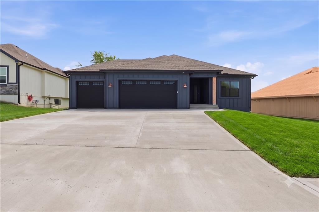 11717 E 231st St, Peculiar, MO 64078
