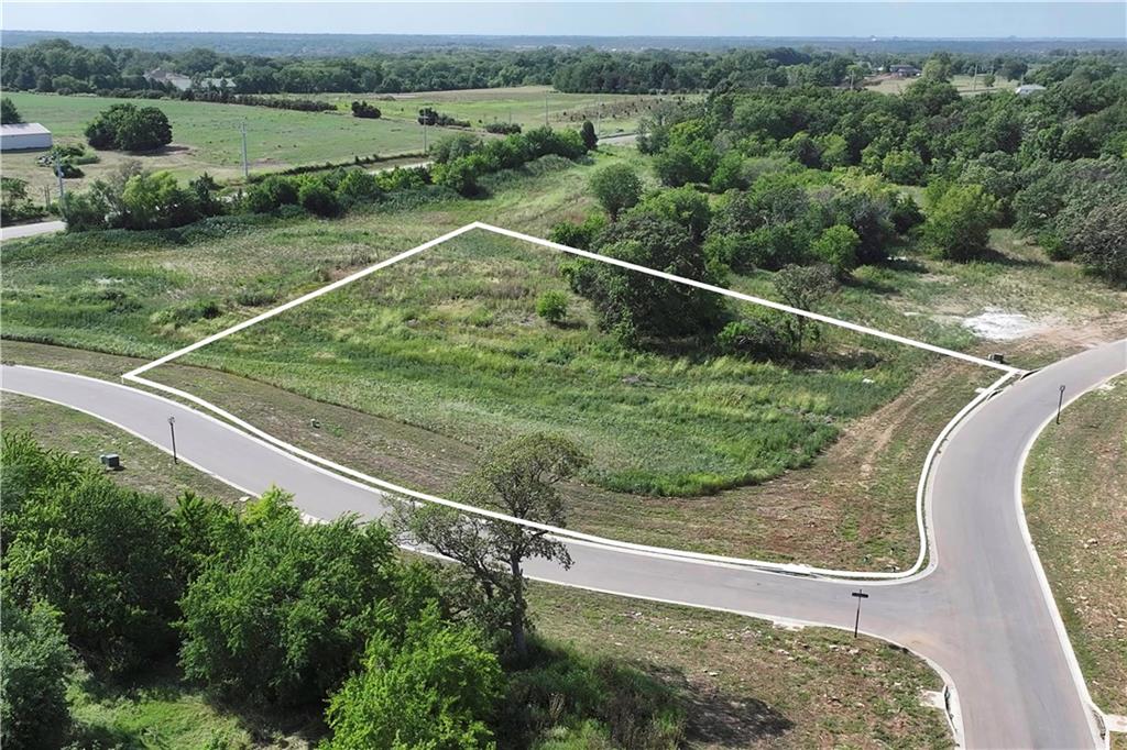 17190 Galloway Dr, Stilwell, KS 66085
