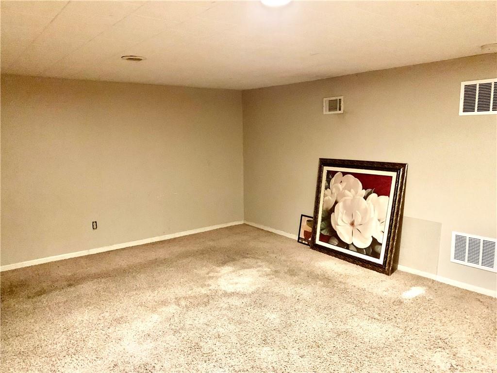 6008 E 129th St, Grandview, MO 64030