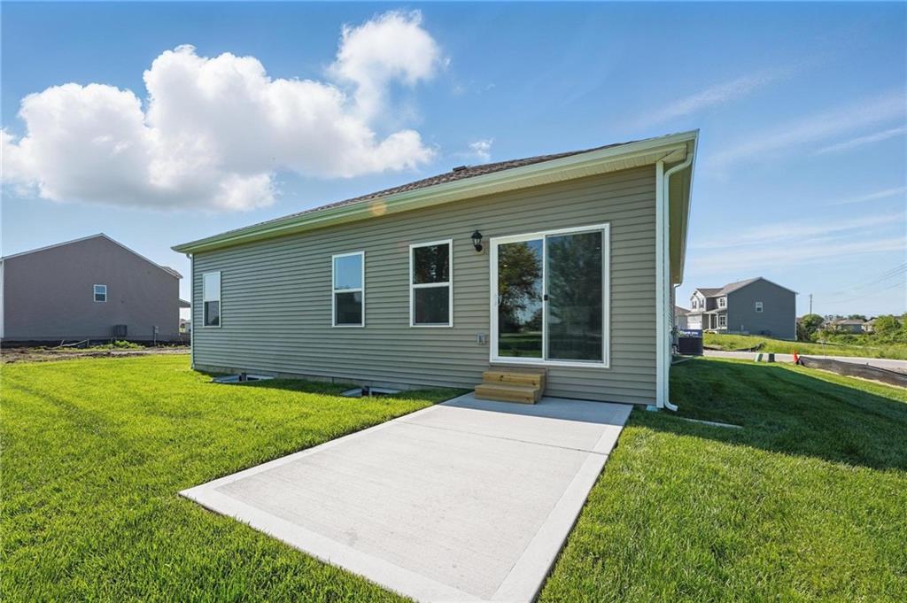 718 Fallen Leaf Dr, Belton, MO 64012
