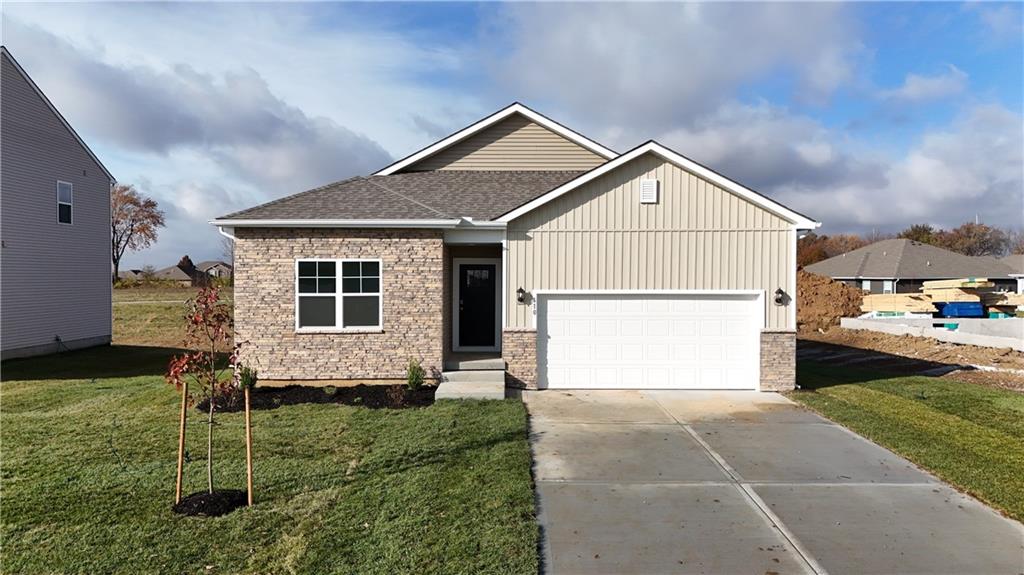 718 Fallen Leaf Dr, Belton, MO 64012