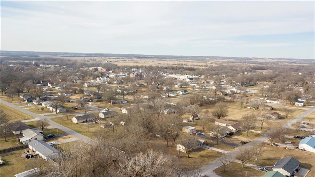 421 S 1st St, Mound City, KS 66056