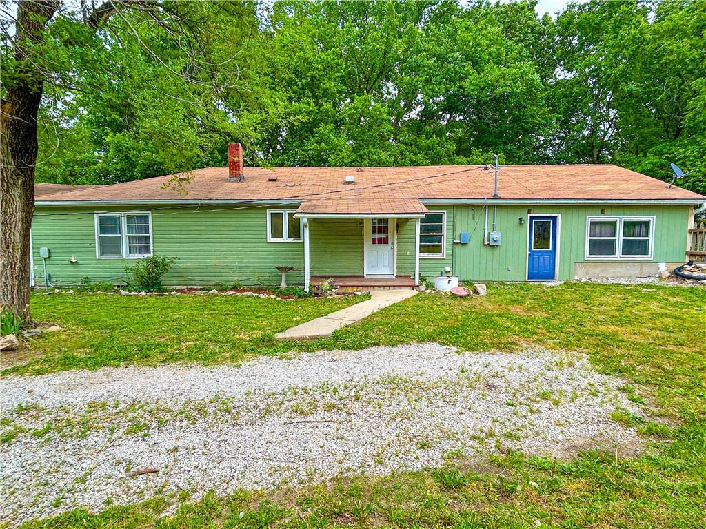 421 S 1st St, Mound City, KS 66056