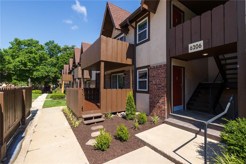 6206 Robinson St #1, Overland Park, KS 66202