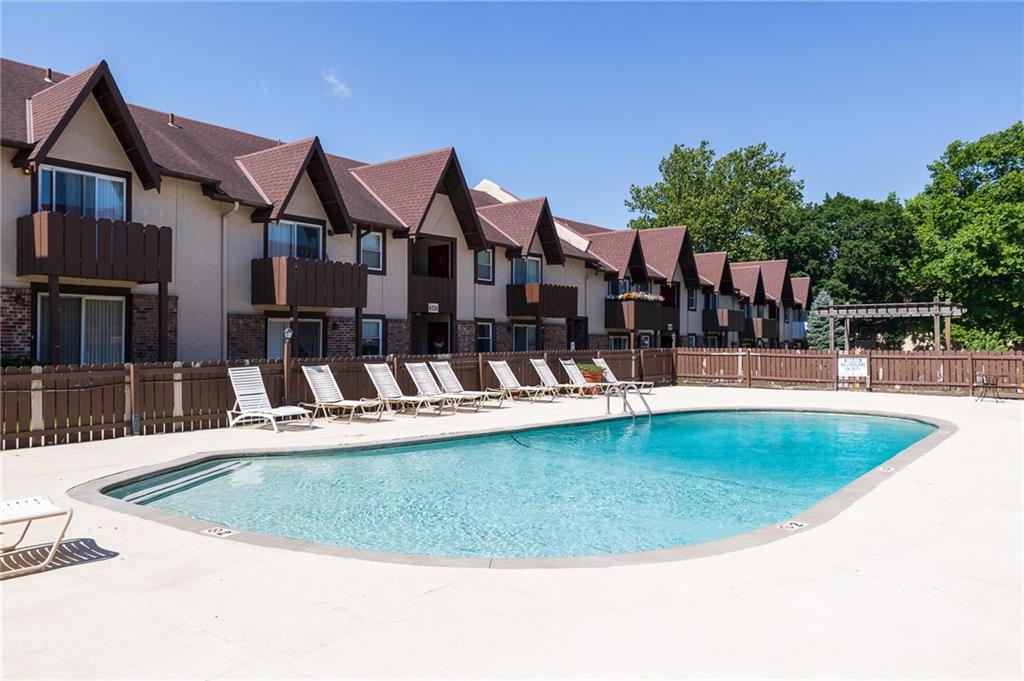 6206 Robinson St #1, Overland Park, KS 66202