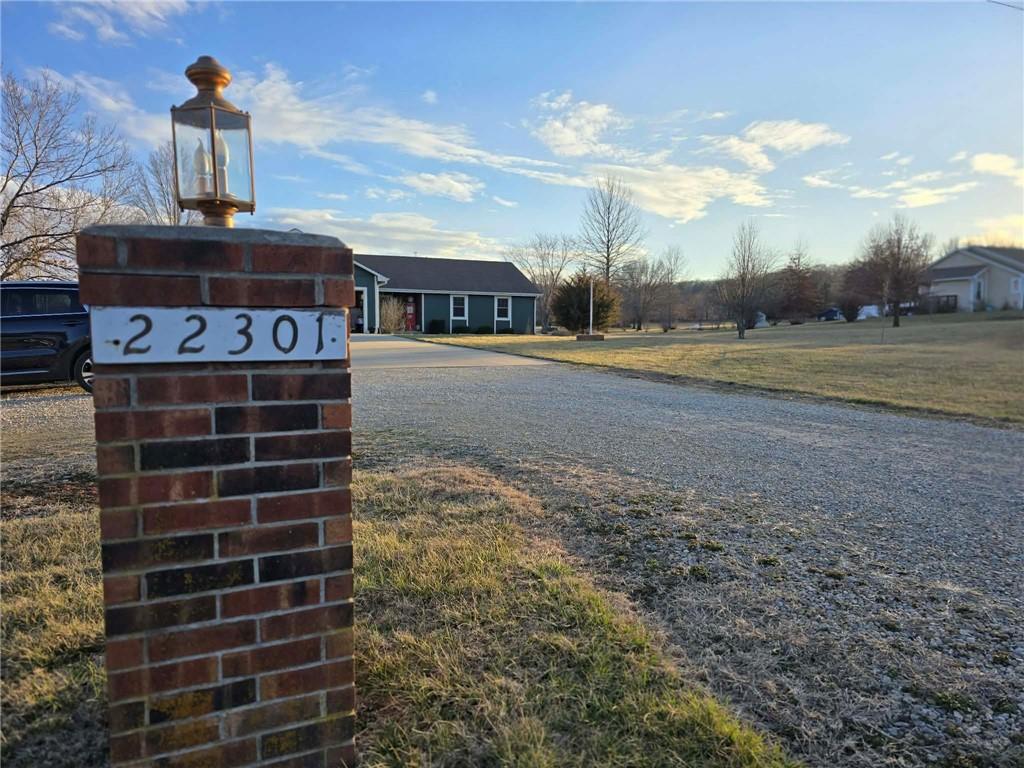 22301 Parallel Rd, Tonganoxie, KS 66086