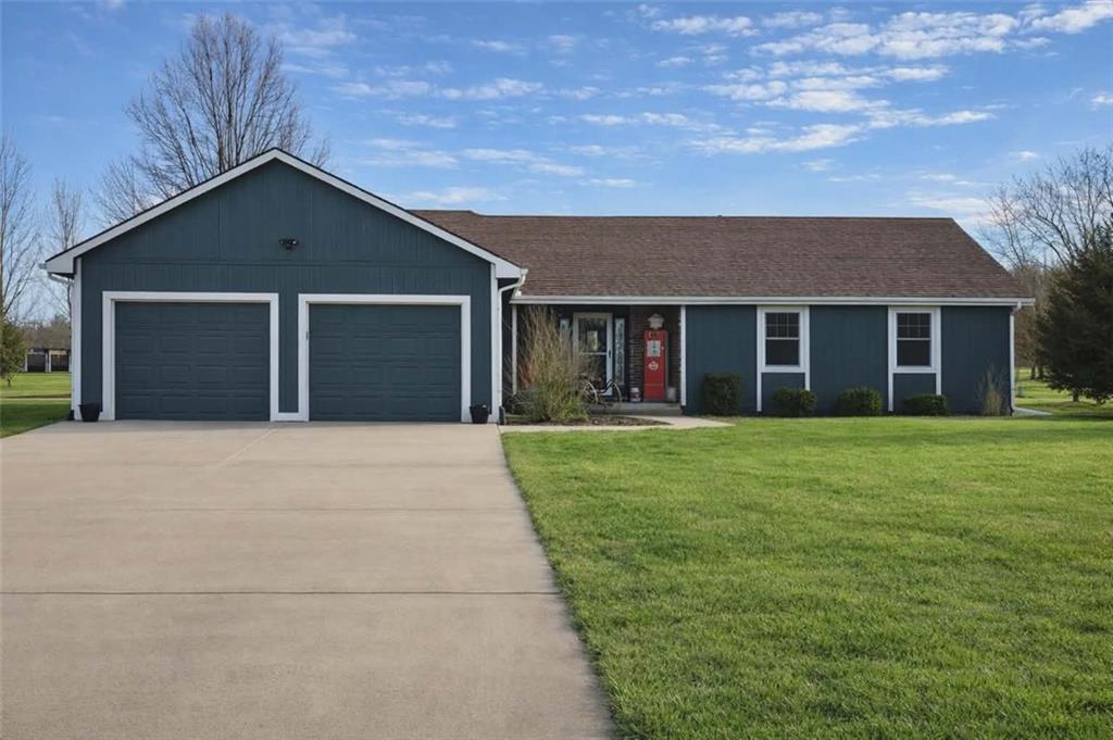 22301 Parallel Rd, Tonganoxie, KS 66086