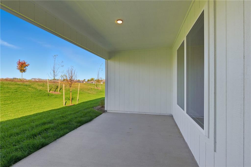 20262 W 195th St, Spring Hill, KS 66083