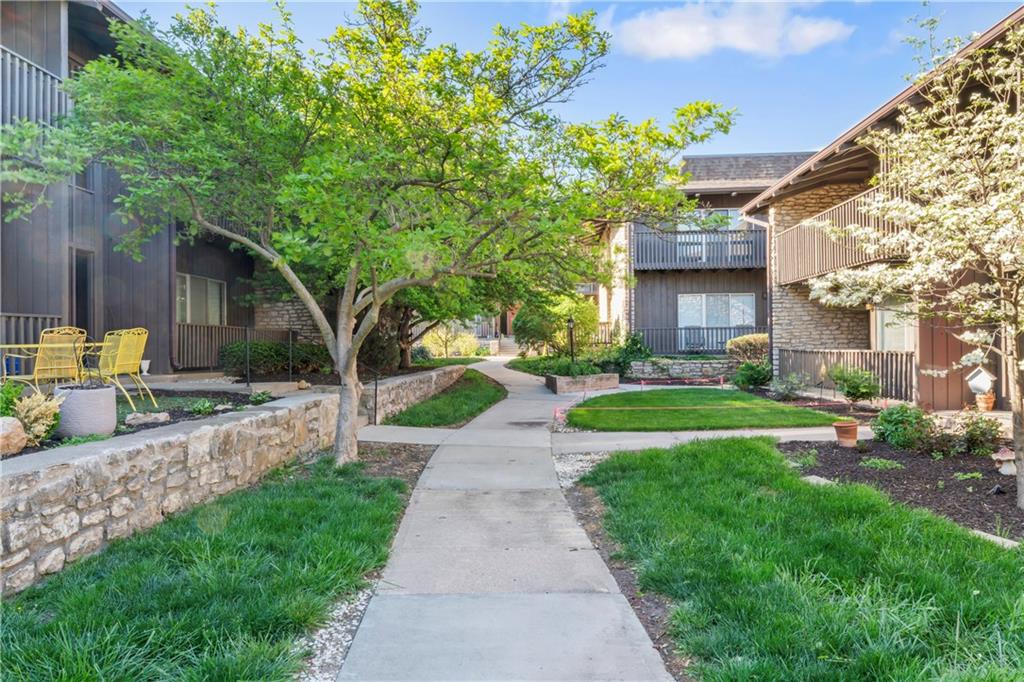 419 W 104th St #B, Kansas City, MO 64114