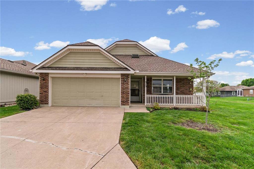 515 S Saturn Dr, Raymore, MO 64083