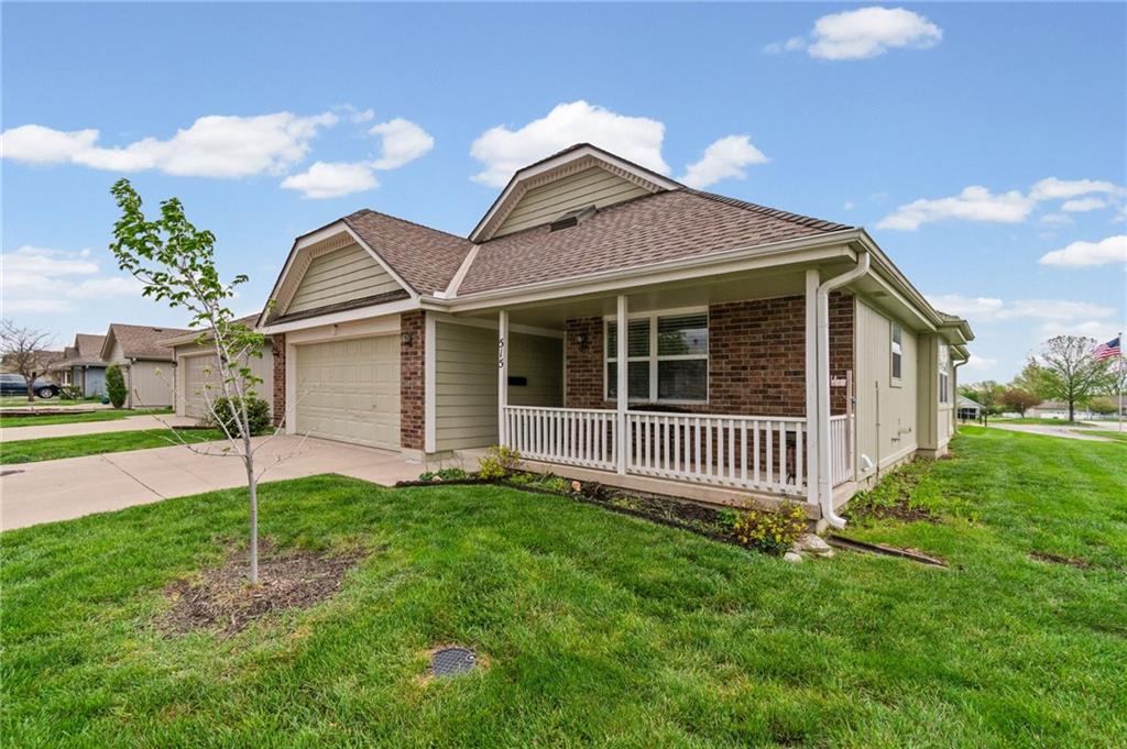 515 S Saturn Dr, Raymore, MO 64083
