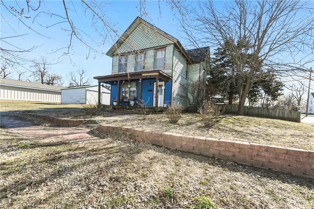 109 W Miami St NE, Paola, KS 66071