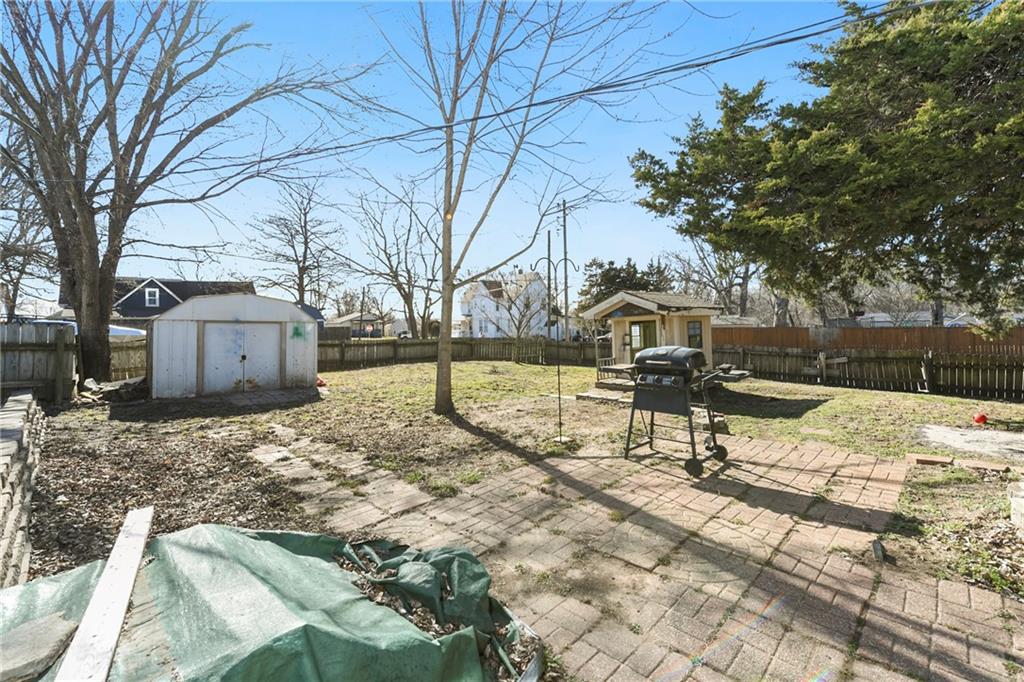 109 W Miami St NE, Paola, KS 66071