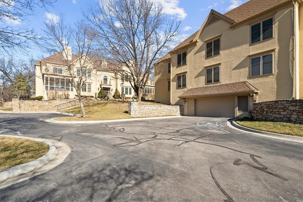3936 Shawnee Mission Pw, Fairway, KS 66205