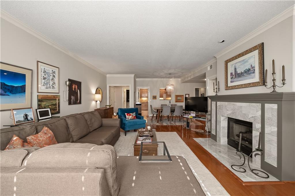 3936 Shawnee Mission Pw, Fairway, KS 66205