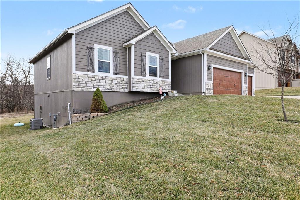 205 E Woodland Ave, Lone Jack, MO 64070