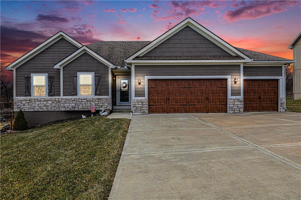 205 E Woodland Ave, Lone Jack, MO 64070
