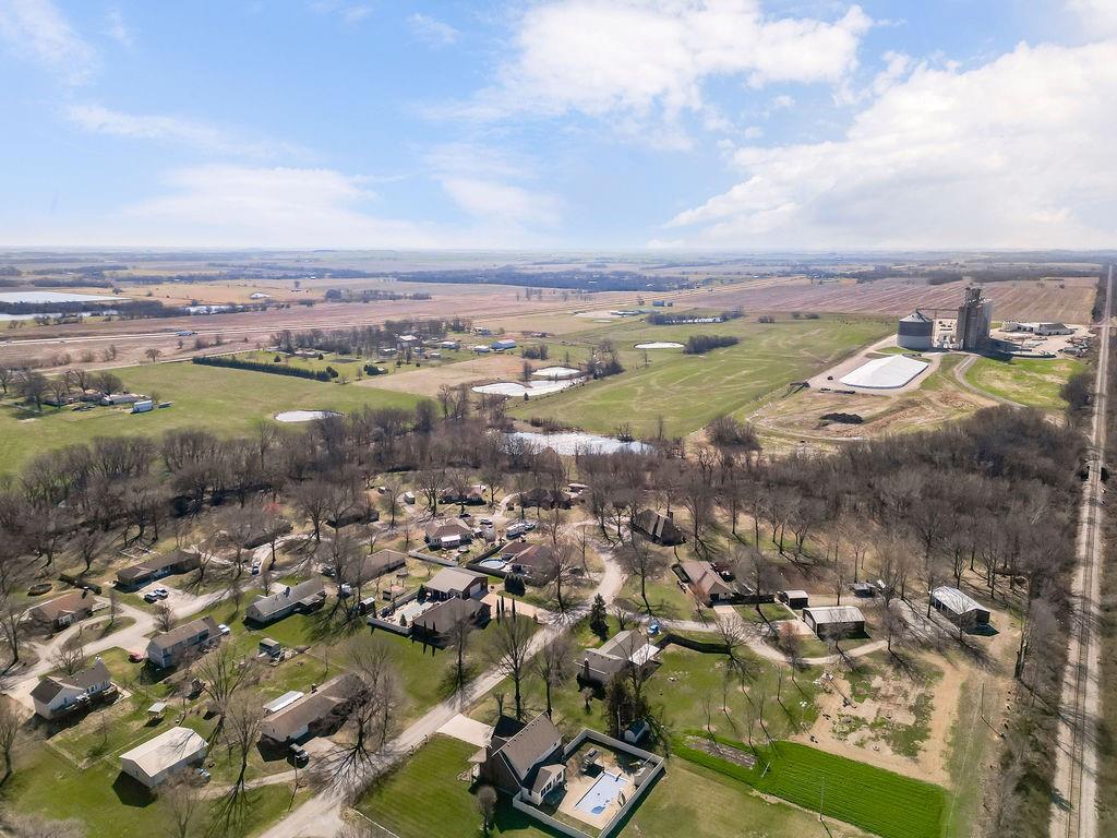 13 Skyline Dr, Adrian, MO 64720
