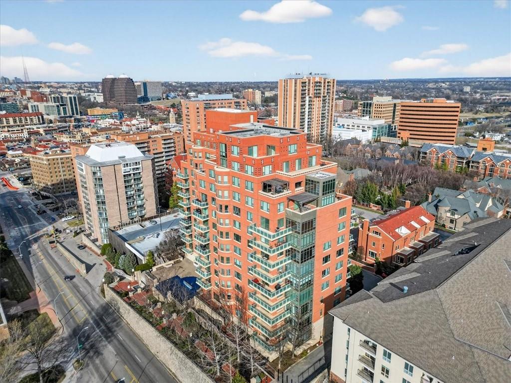 4950 Central St #405, Kansas City, MO 64112