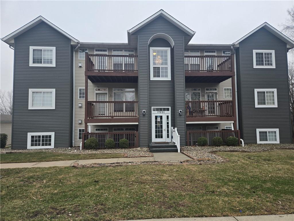 17201 E 32nd St #9, Independence, MO 64055