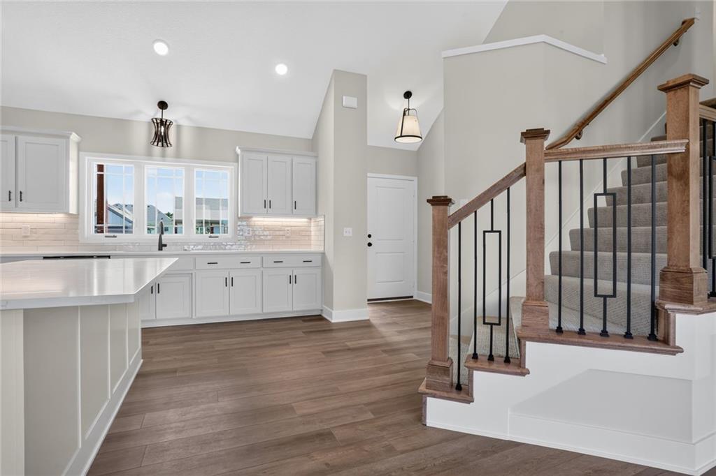 7045 NW Yulich Ct, Parkville, MO 64152