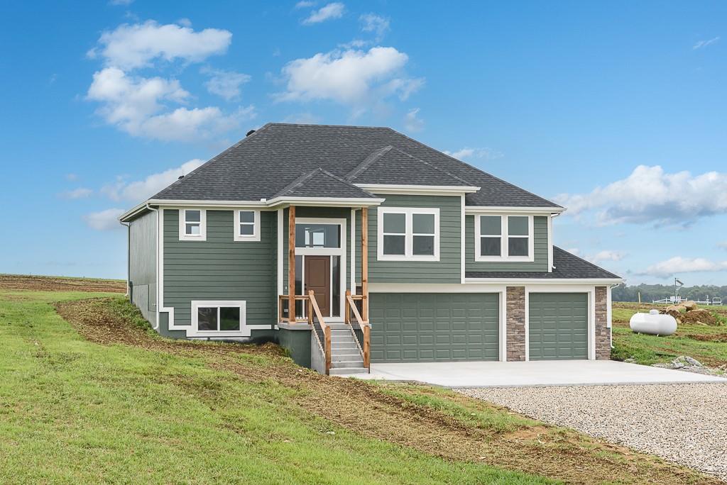 23576 235th St, Leavenworth, KS 66048